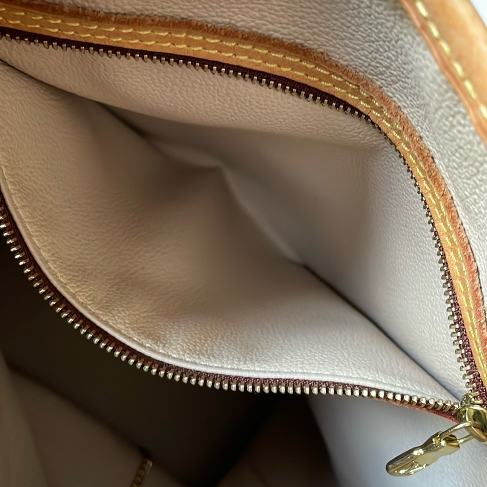 Authentic Large Bucket Shoulder Bag Louis Vuitton. - Picture 16 of 17